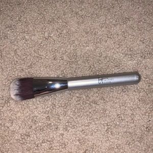 it cosmetics brush